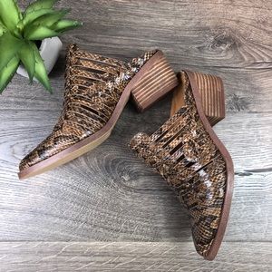 Report Womens “Zara” Pointed Toe Slip On Mule